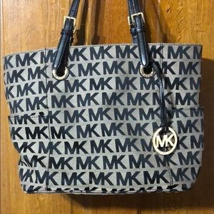 Michael Kors Jet Set Logo